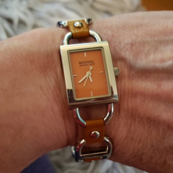 Michael Kors Watch - Picture 3 of 6